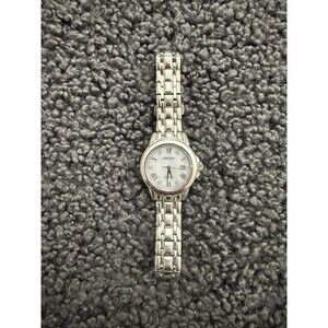 Seiko Le Grand Sport White Mother Of Pearl Women's Watch Diamond Solar - SUT243